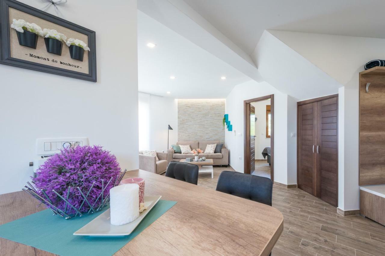Apartments Villa Elena 3 ซัฟทัท ภายนอก รูปภาพ
