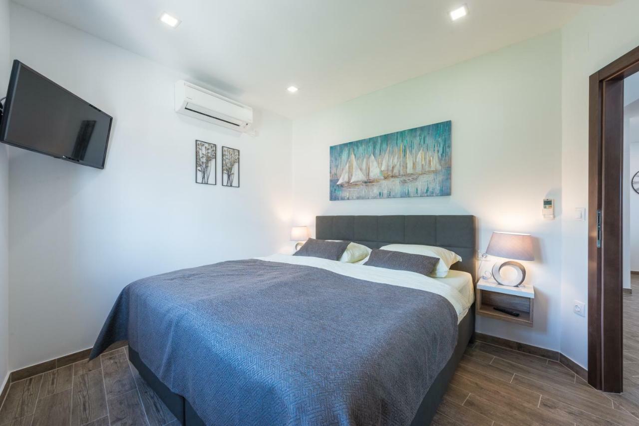 Apartments Villa Elena 3 ซัฟทัท ภายนอก รูปภาพ
