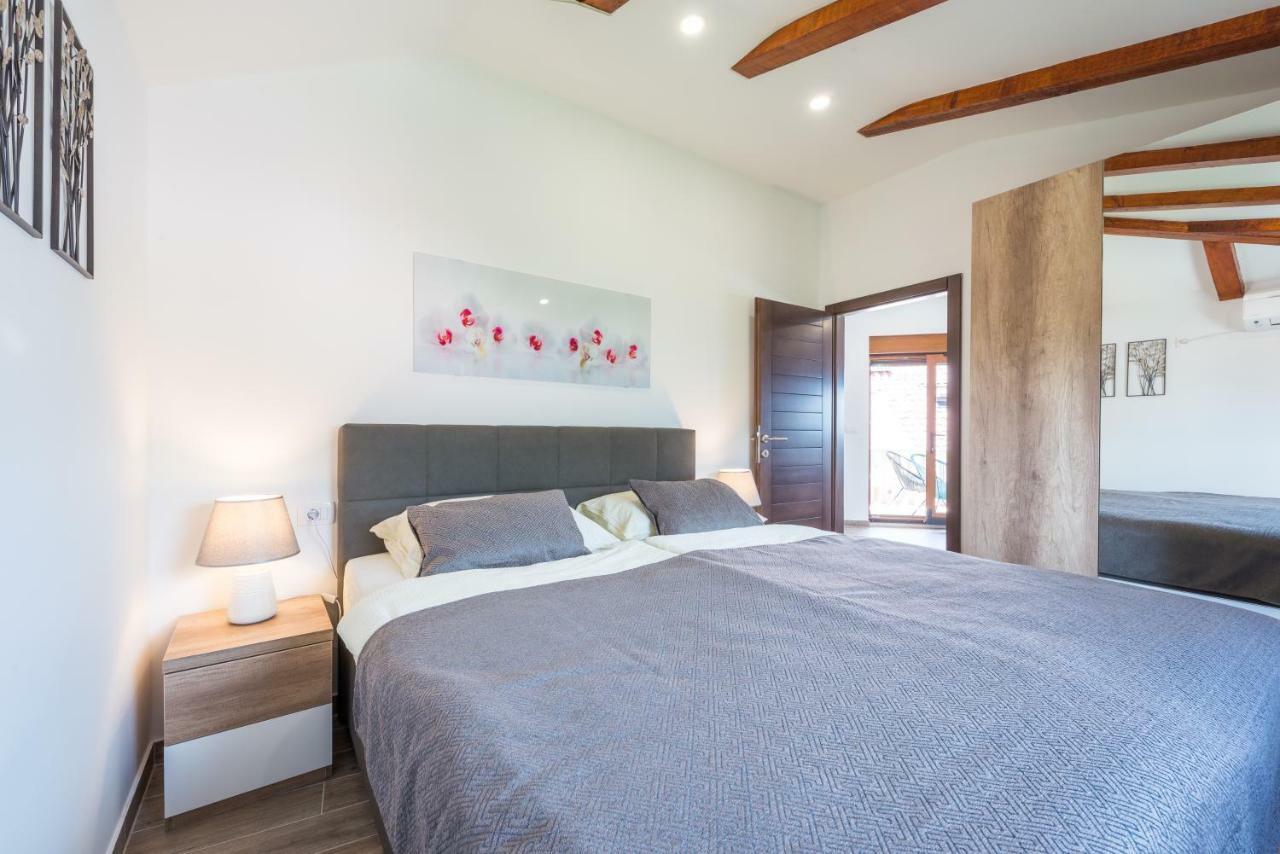 Apartments Villa Elena 3 ซัฟทัท ภายนอก รูปภาพ